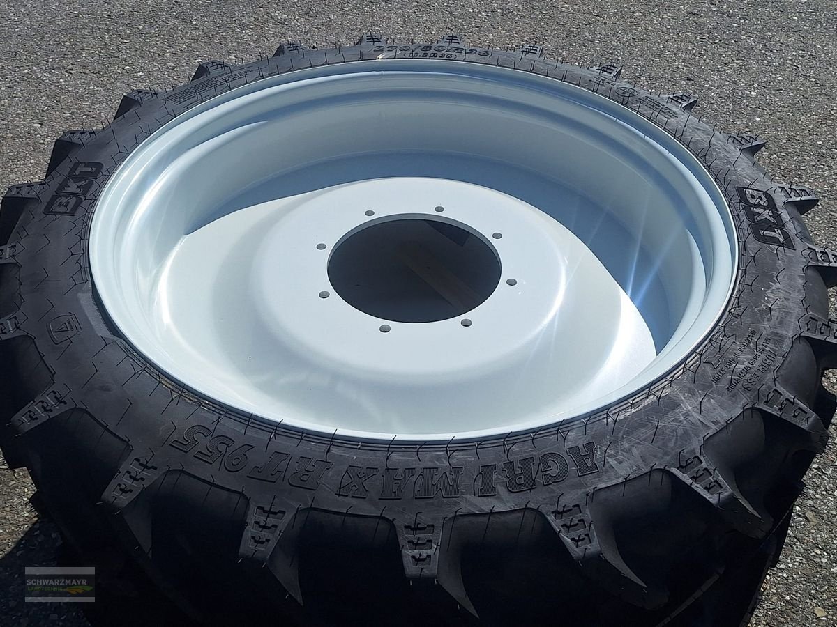 Rad des Typs BKT 270/95R48+270/80R36 Pflegeräder, Neumaschine in Gampern (Bild 10)