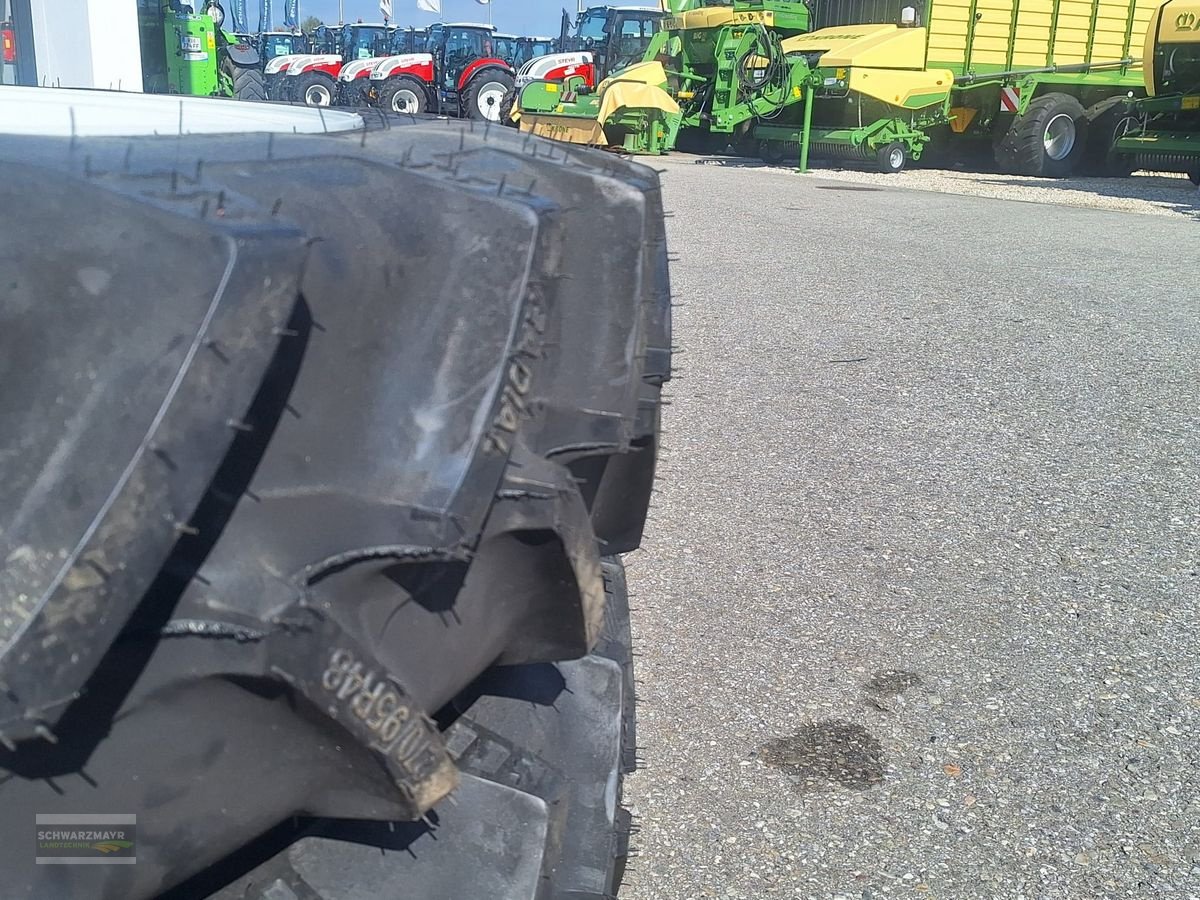 Rad des Typs BKT 270/95R48+270/80R36 Pflegeräder, Neumaschine in Gampern (Bild 18)