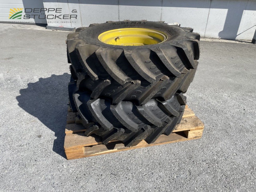 Rad des Typs BKT 280/70 R20 Agrimax RT 765, Neumaschine in Rietberg (Bild 1)