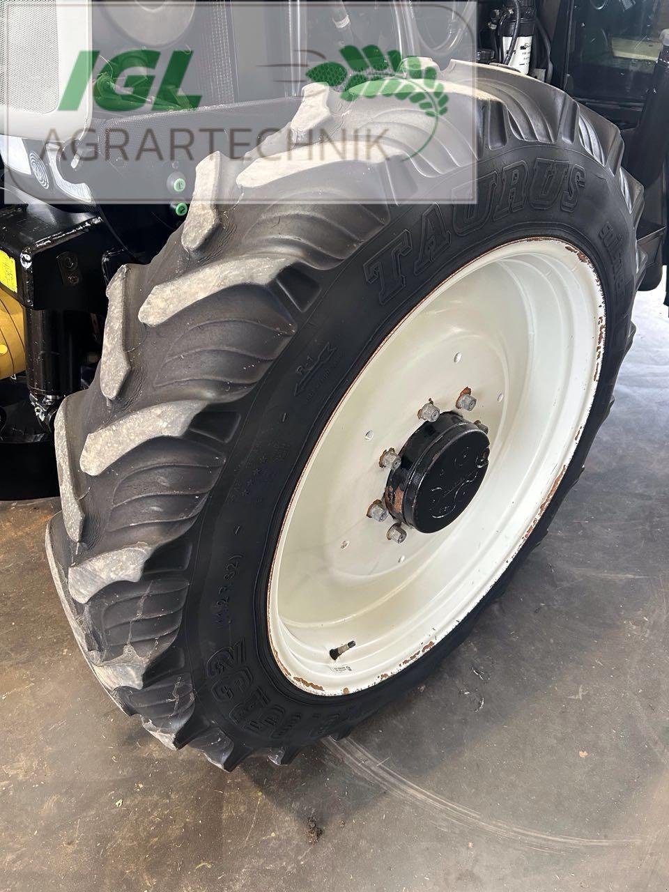 Rad tipa BKT 300/95R46 & 270/95R32, Gebrauchtmaschine u Nabburg (Slika 1)