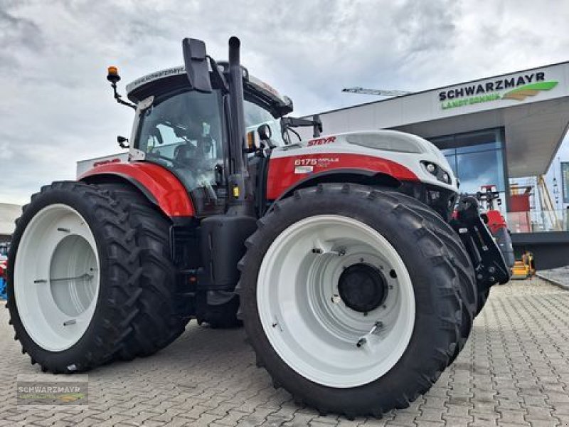 Rad des Typs BKT 300/95R52+270/95R38, Neumaschine in Aurolzmünster (Bild 2)