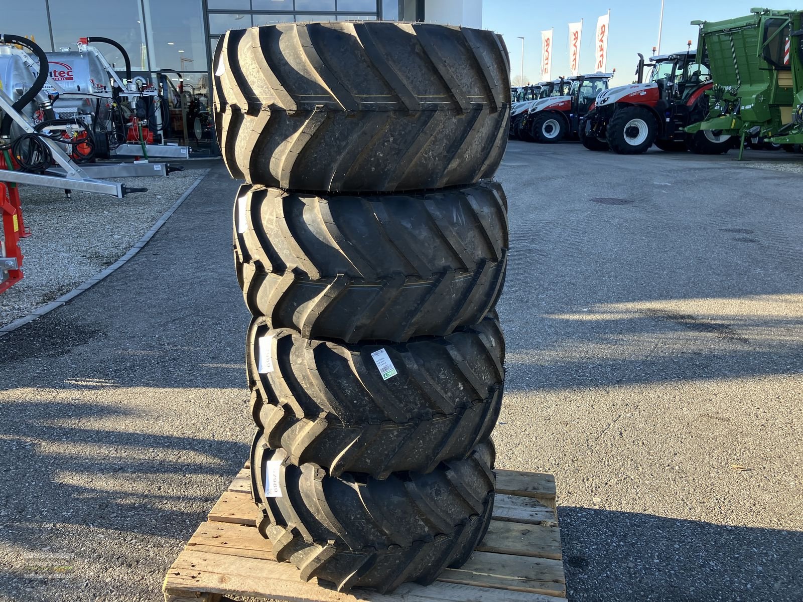 Rad des Typs BKT 31x15.50-15 AS, Neumaschine in Gampern (Bild 5)