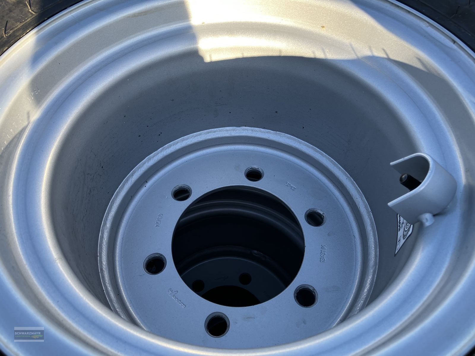 Rad des Typs BKT 31x15.50-15 AS, Neumaschine in Gampern (Bild 10)