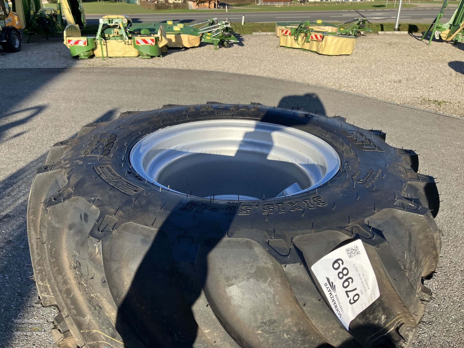 Rad des Typs BKT 31x15.50-15 AS, Neumaschine in Gampern (Bild 8)