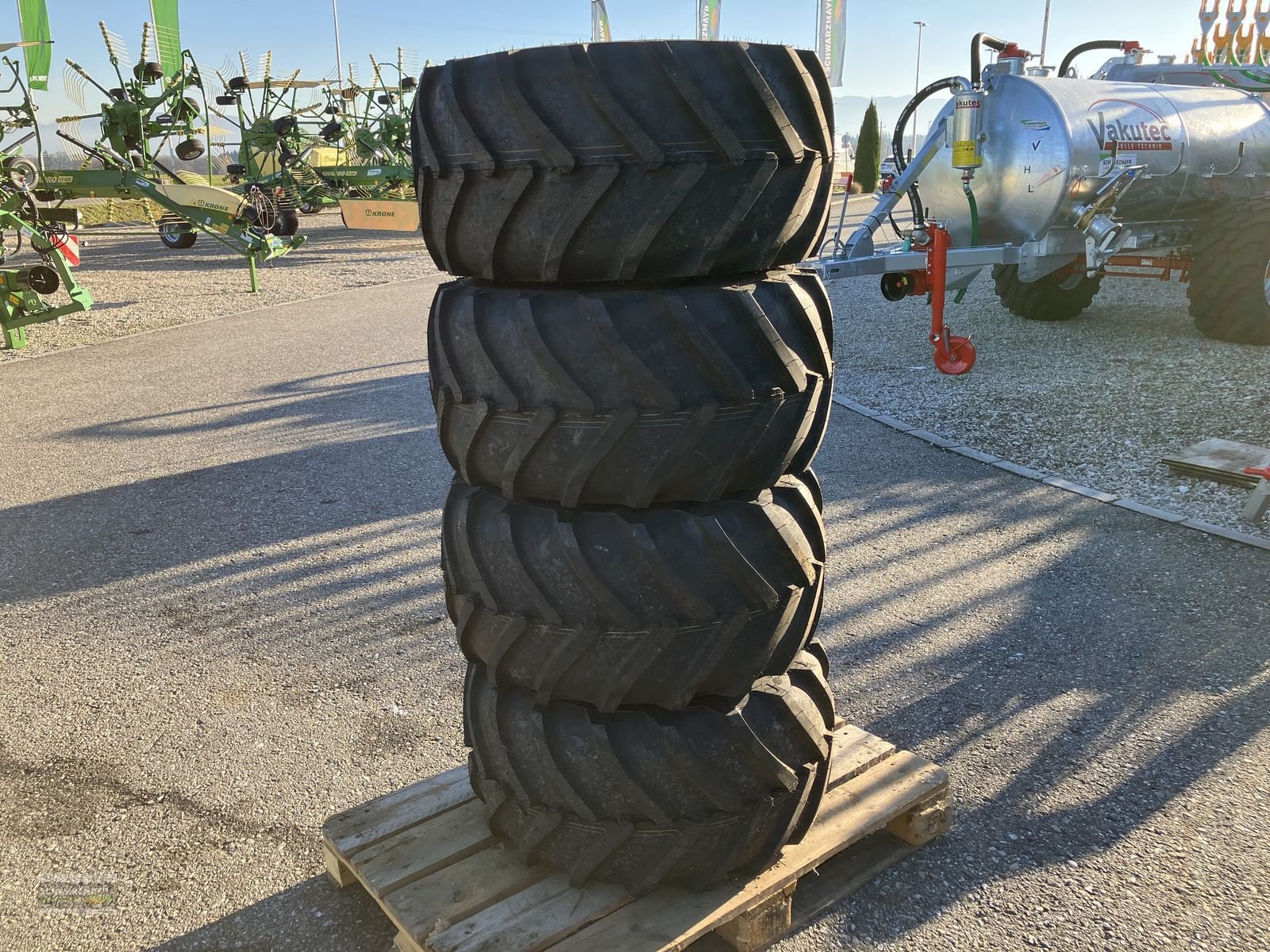 Rad des Typs BKT 31x15.50-15 AS, Neumaschine in Gampern (Bild 4)