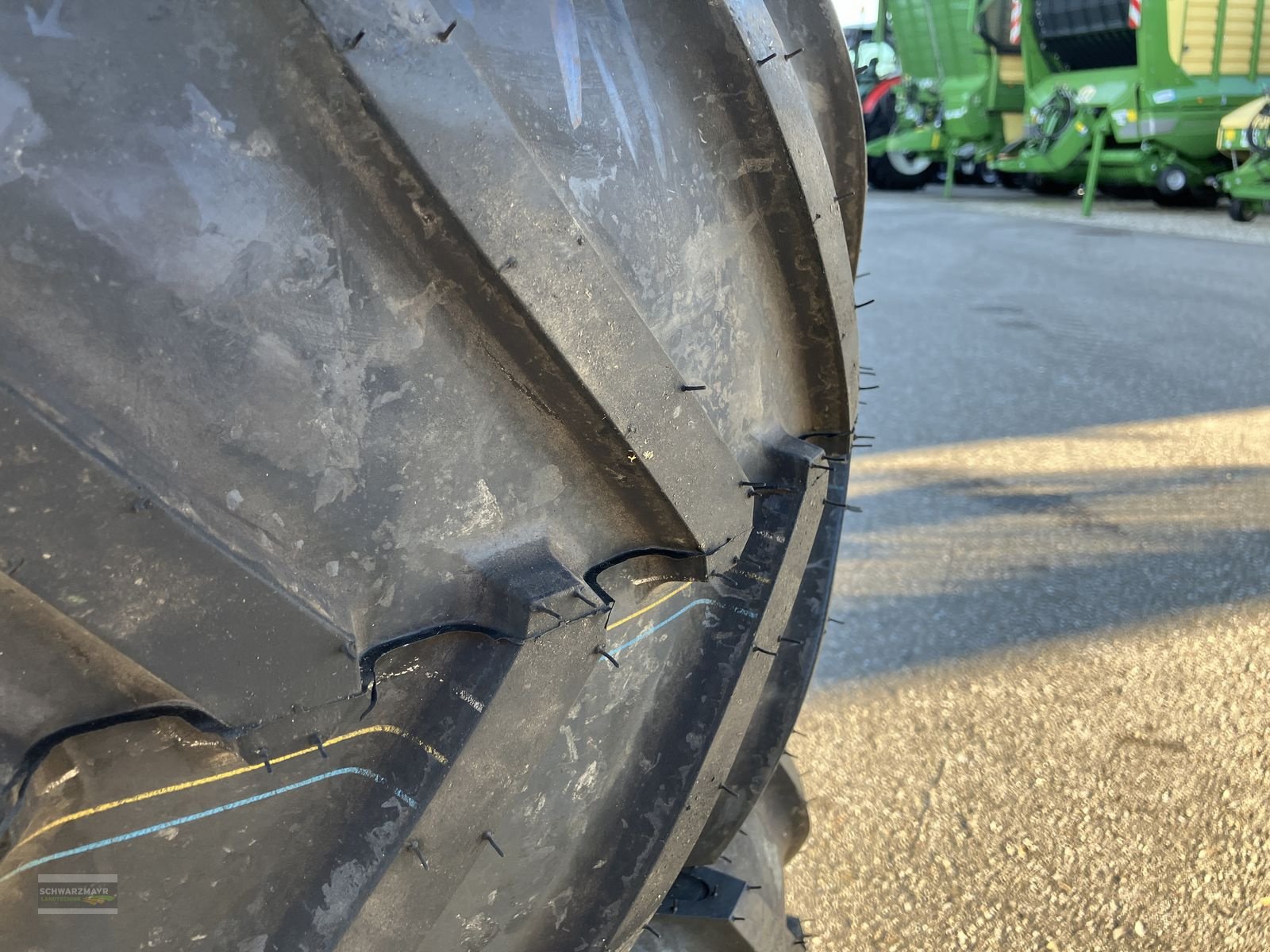 Rad des Typs BKT 31x15.50-15 AS, Neumaschine in Gampern (Bild 7)