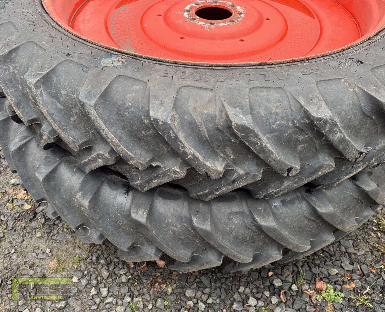 Rad des Typs BKT 320/85R32 320/90R46 Rädersatz Claas Arion, Gebrauchtmaschine in Homberg/Ohm - Maulbach (Bild 5)