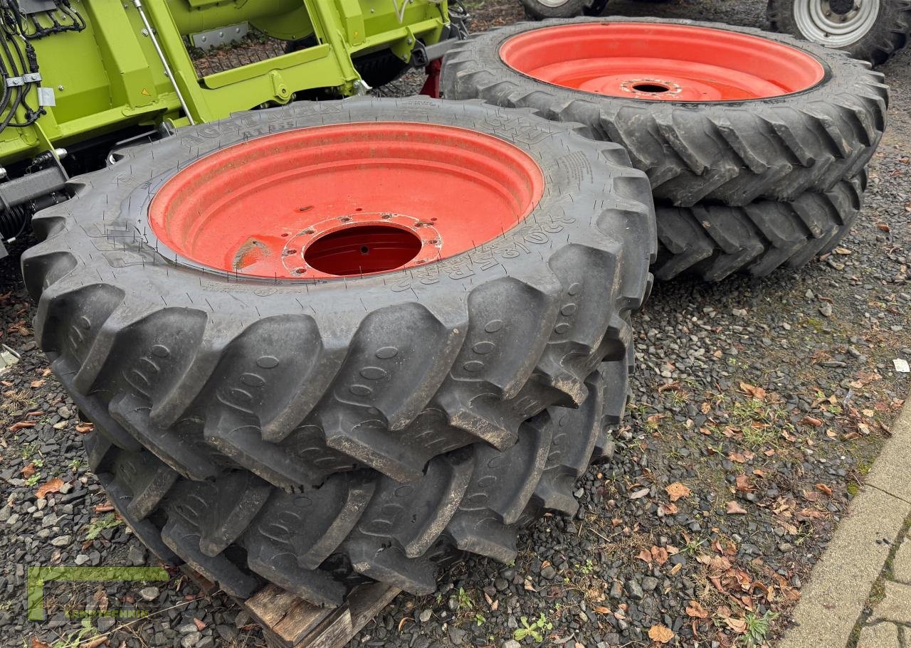 Rad des Typs BKT 320/85R32 320/90R46 Rädersatz Claas Arion, Gebrauchtmaschine in Homberg/Ohm - Maulbach (Bild 7)