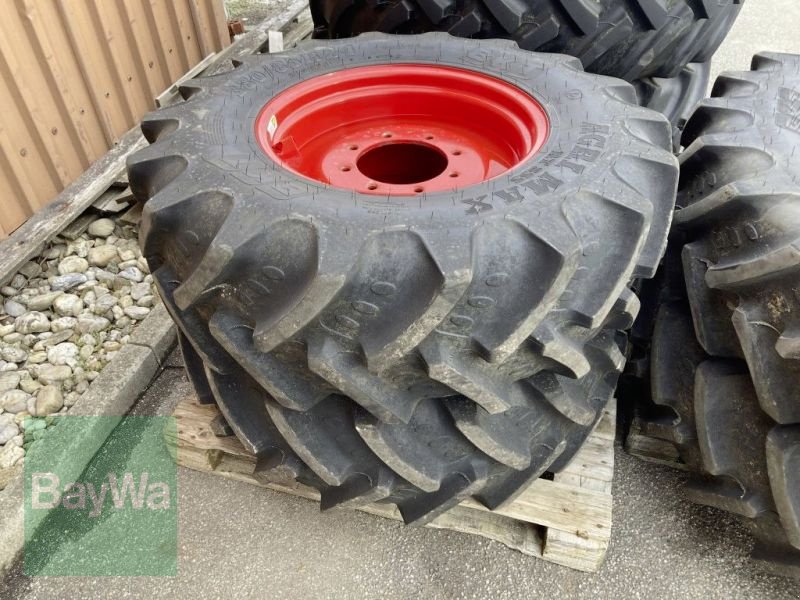 Rad des Typs BKT 380/85 R24 + 380/85 R38, Gebrauchtmaschine in Landshut (Bild 1)