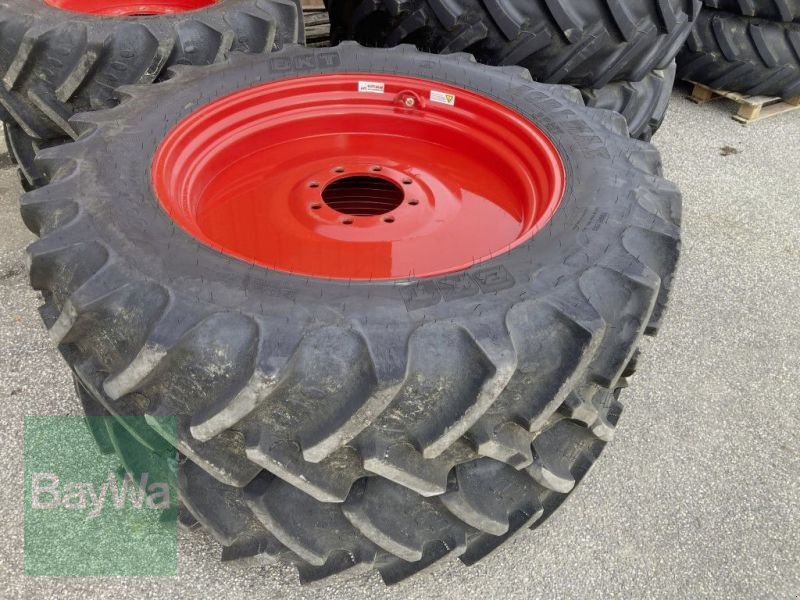 Rad des Typs BKT 380/85 R24 + 380/85 R38, Gebrauchtmaschine in Landshut (Bild 2)