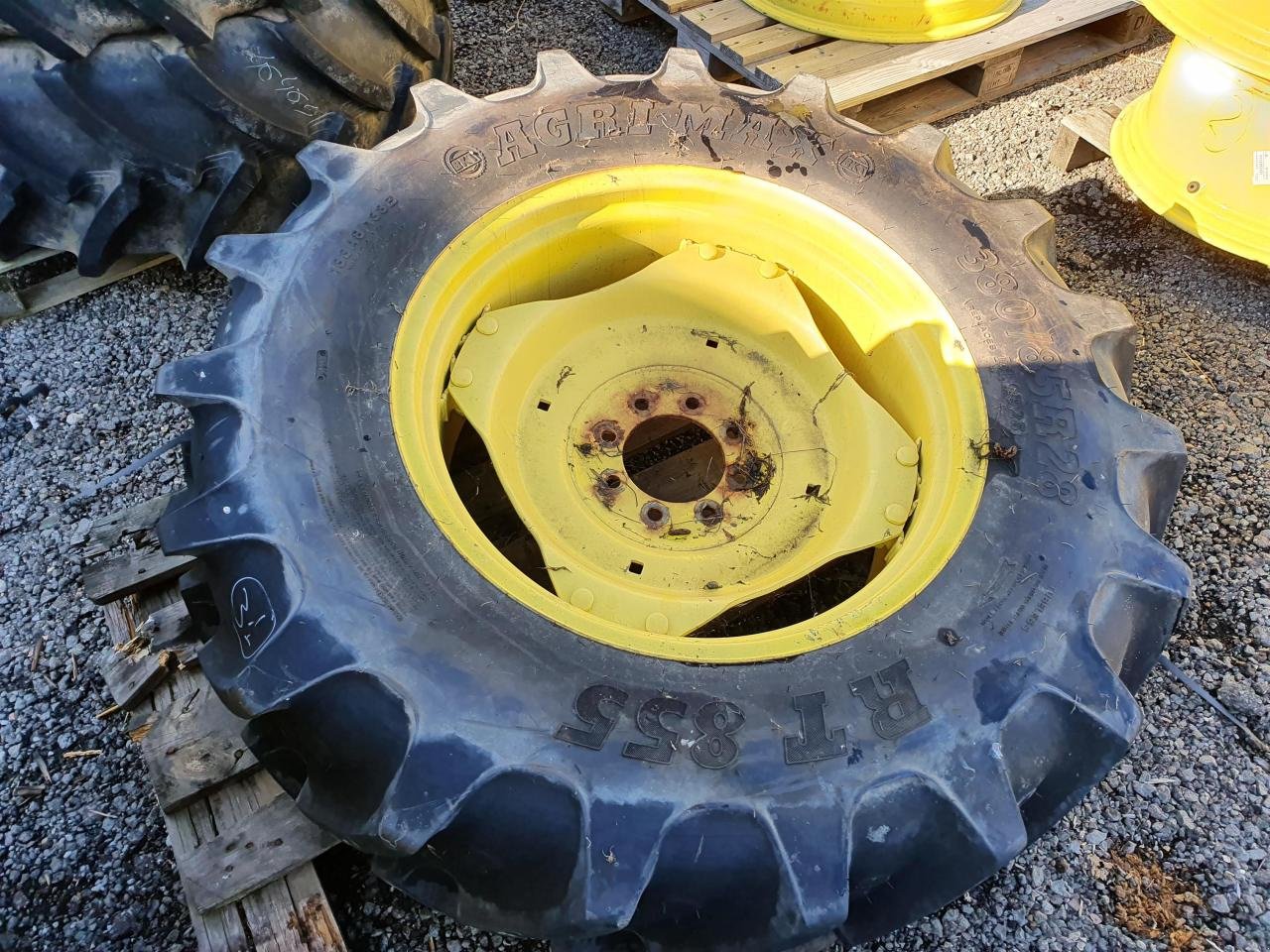 Rad des Typs BKT 380/85R28 x2, Gebrauchtmaschine in Zweibrücken (Bild 1)