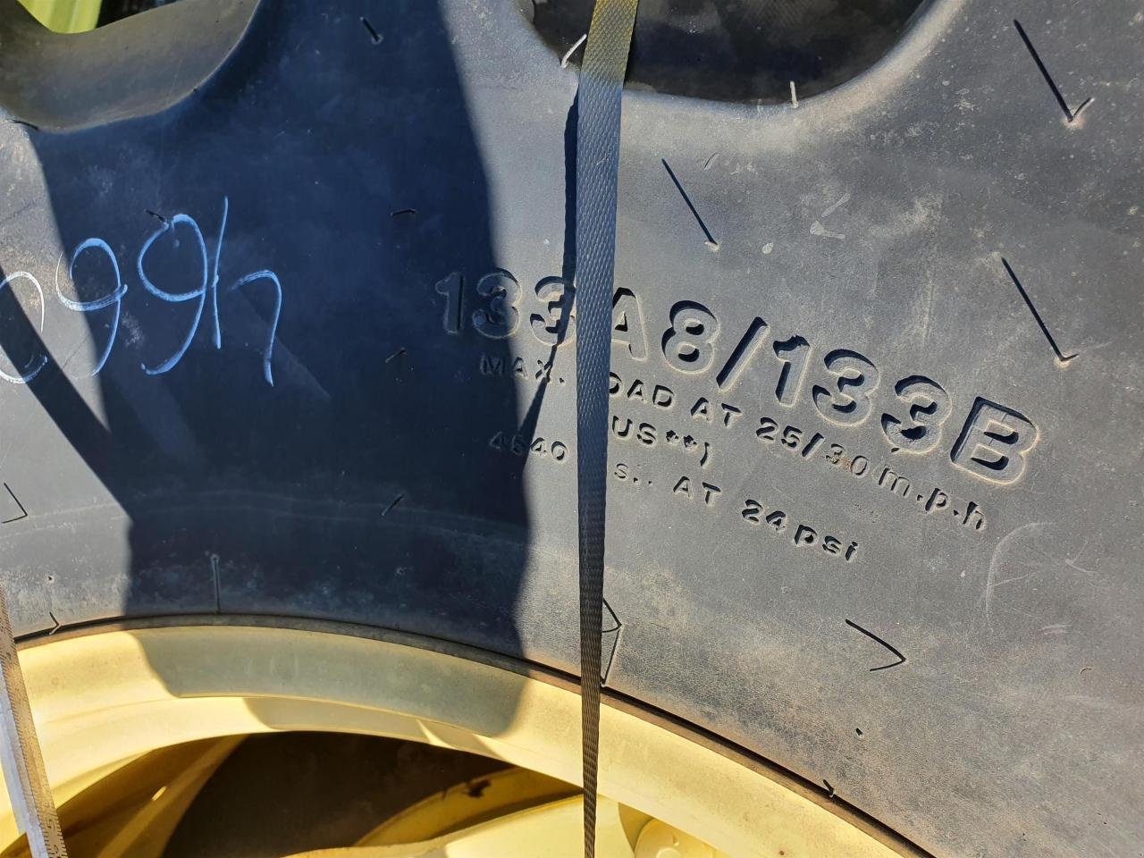 Rad des Typs BKT 380/85R28 x2, Gebrauchtmaschine in Zweibrücken (Bild 4)