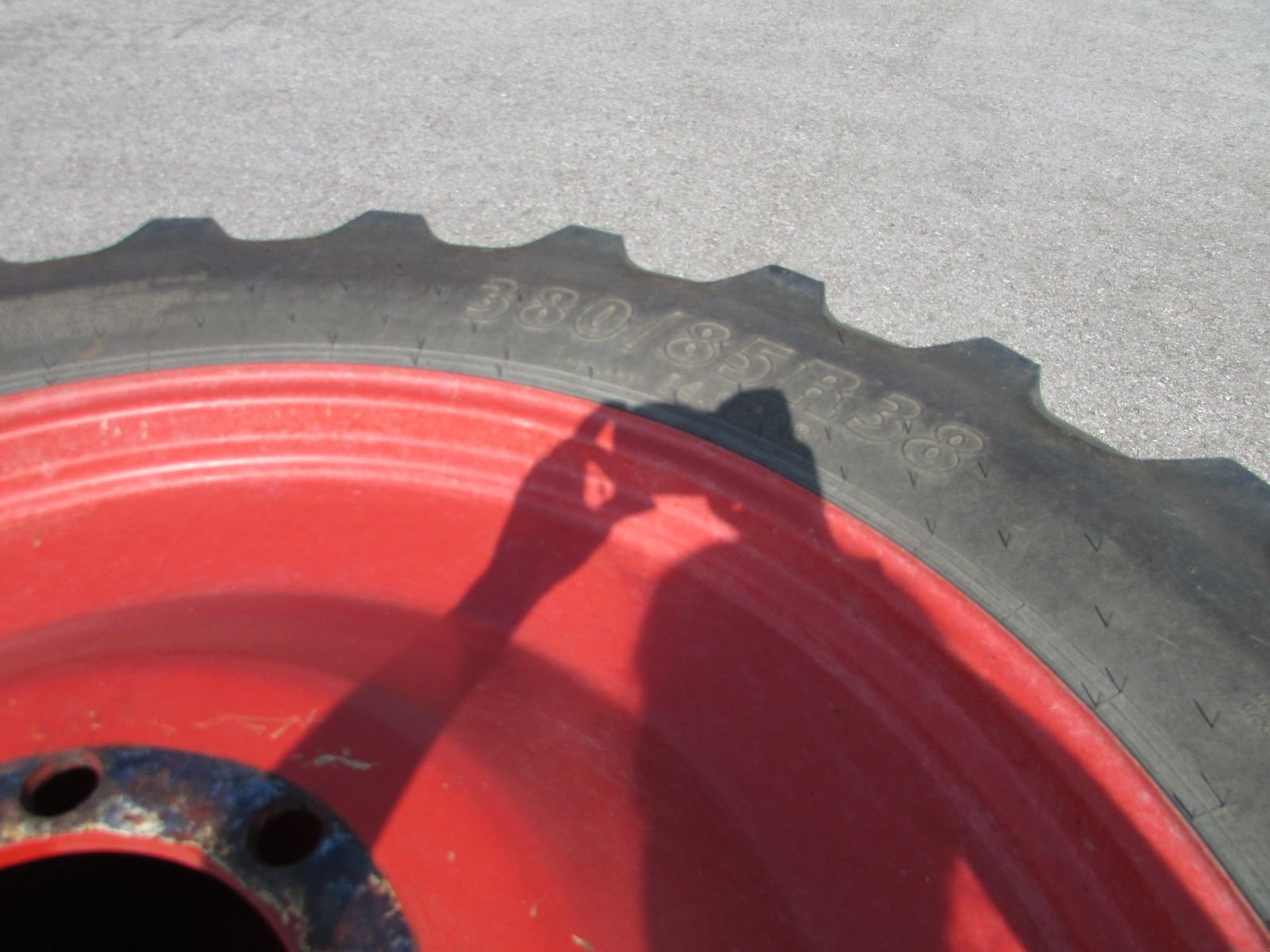 Rad типа BKT 380/85R38 & 320/85R28, Gebrauchtmaschine в Saxen (Фотография 8)