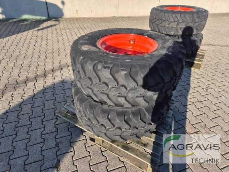 Rad des Typs BKT 405/70R20, Neumaschine in Alpen (Bild 10)