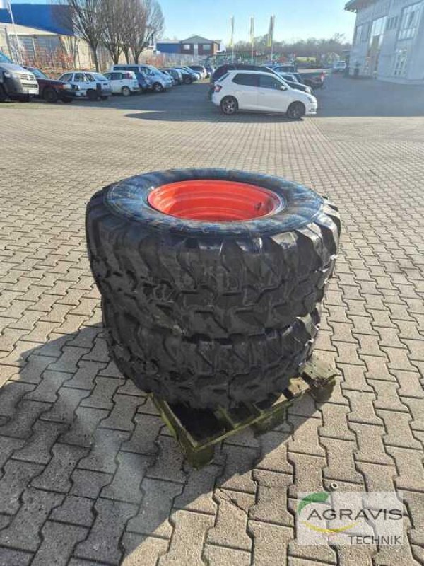 Rad des Typs BKT 405/70R20, Neumaschine in Alpen (Bild 3)