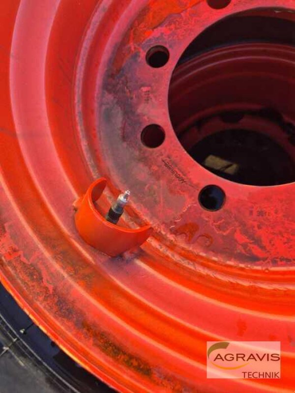 Rad des Typs BKT 405/70R20, Neumaschine in Alpen (Bild 8)