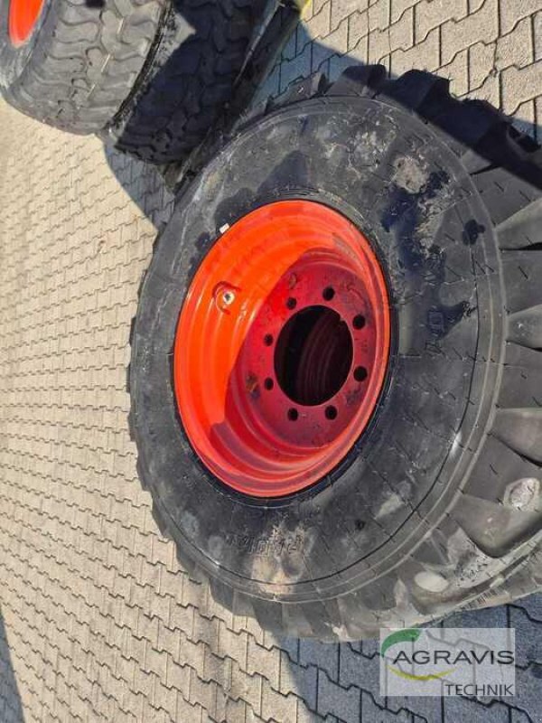 Rad des Typs BKT 405/70R20, Neumaschine in Alpen (Bild 17)