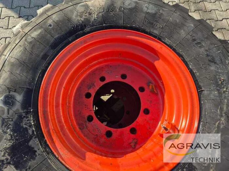 Rad des Typs BKT 405/70R20, Neumaschine in Alpen (Bild 14)