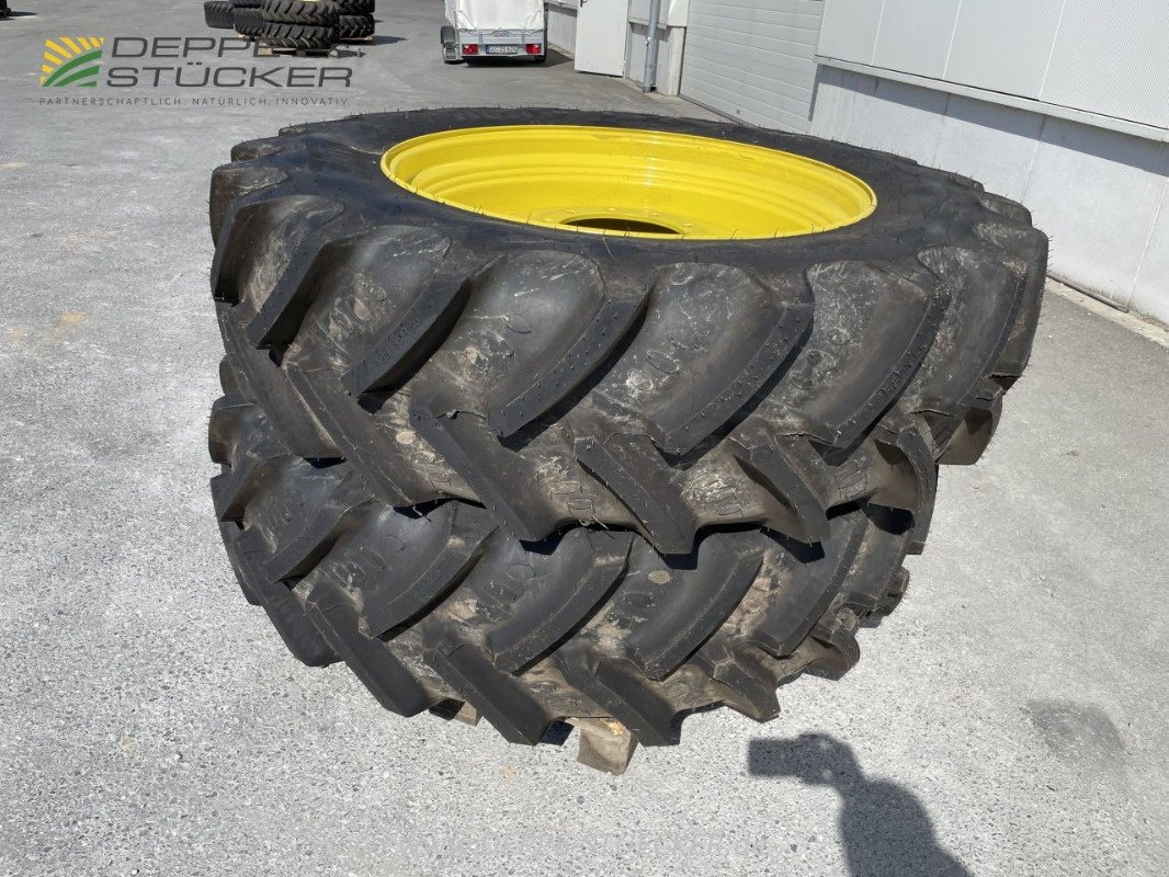 Rad des Typs BKT 420/85 R38 Agrimax RT 855, Neumaschine in Rietberg (Bild 1)