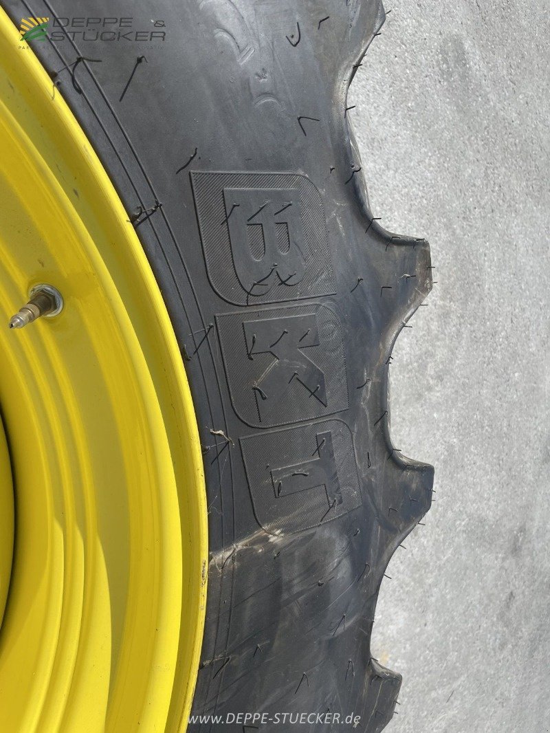 Rad des Typs BKT 420/85 R38 Agrimax RT 855, Neumaschine in Rietberg (Bild 7)