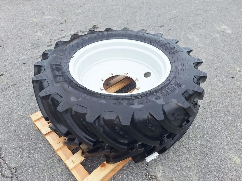 Rad des Typs BKT 440/65 R 28  Kompletträder, Gebrauchtmaschine in St. Marienkirchen (Bild 4)