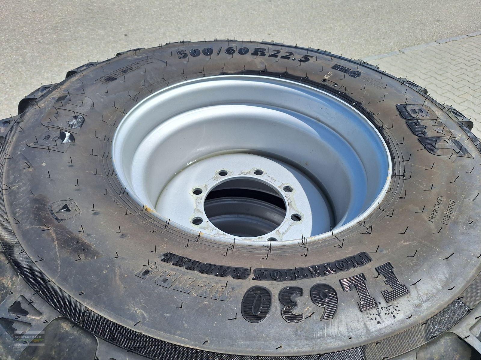 Rad des Typs BKT 500/60R22,5 ET0, Neumaschine in Aurolzmünster (Bild 9)