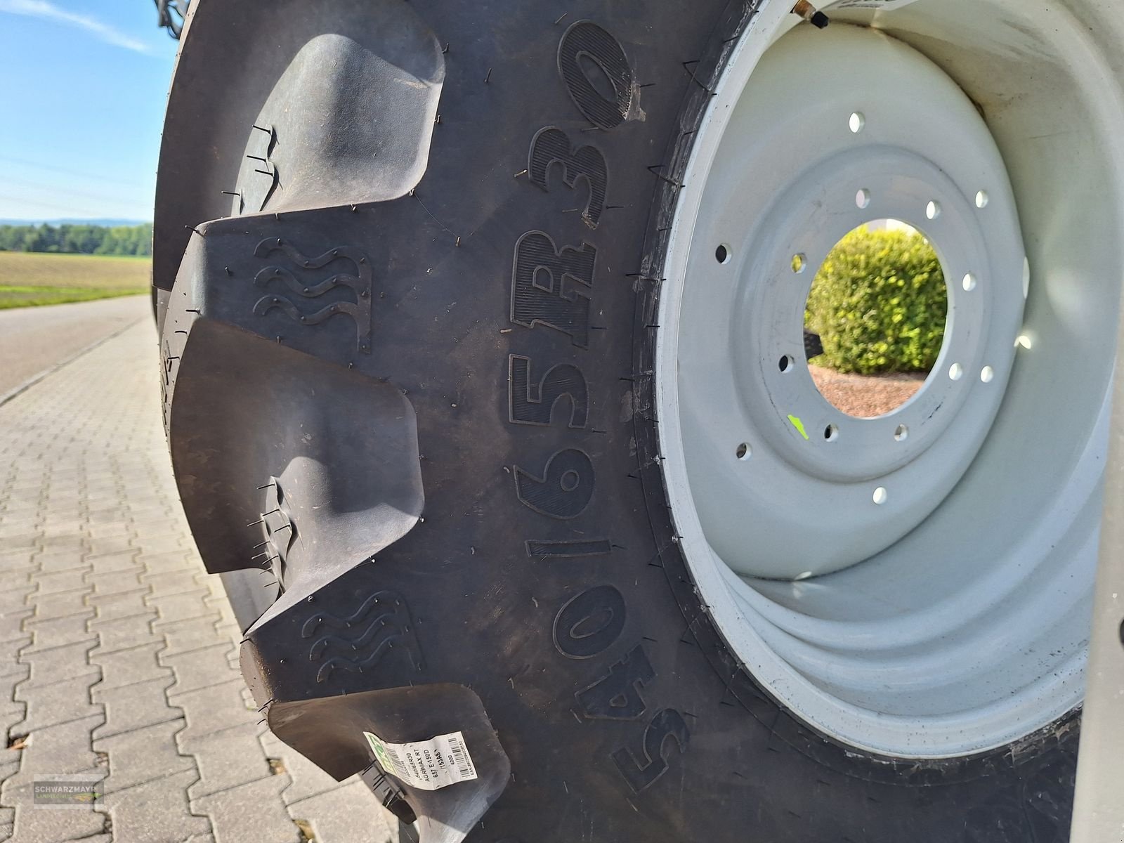 Rad des Typs BKT 540/65R30+440/65R20 Kompletträder, Neumaschine in Aurolzmünster (Bild 11)