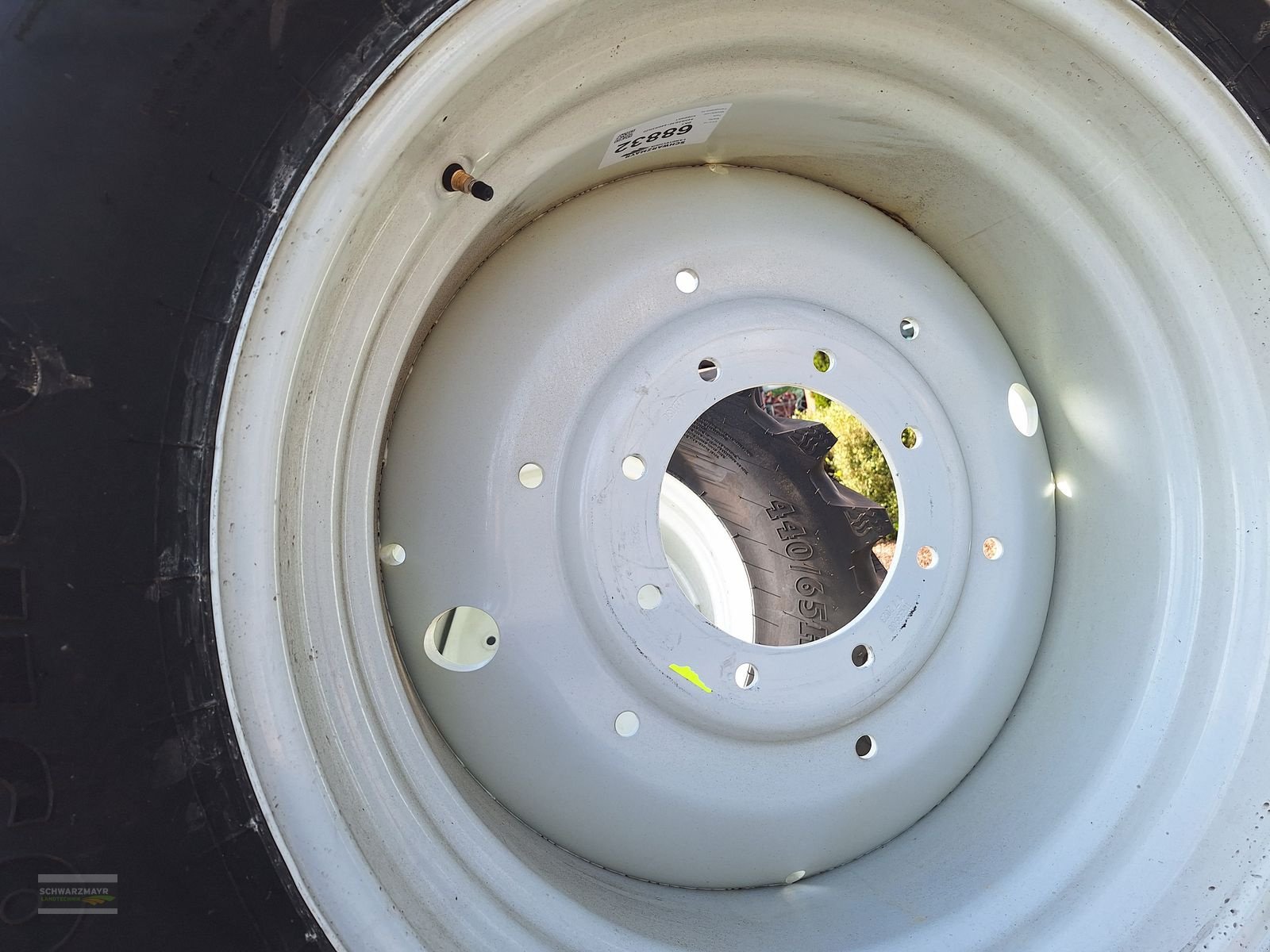 Rad des Typs BKT 540/65R30+440/65R20 Kompletträder, Neumaschine in Aurolzmünster (Bild 12)