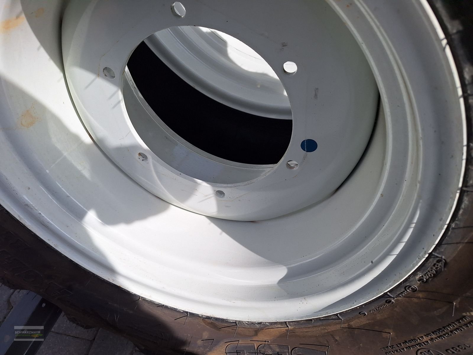 Rad des Typs BKT 540/65R30+440/65R20 Kompletträder, Neumaschine in Aurolzmünster (Bild 15)