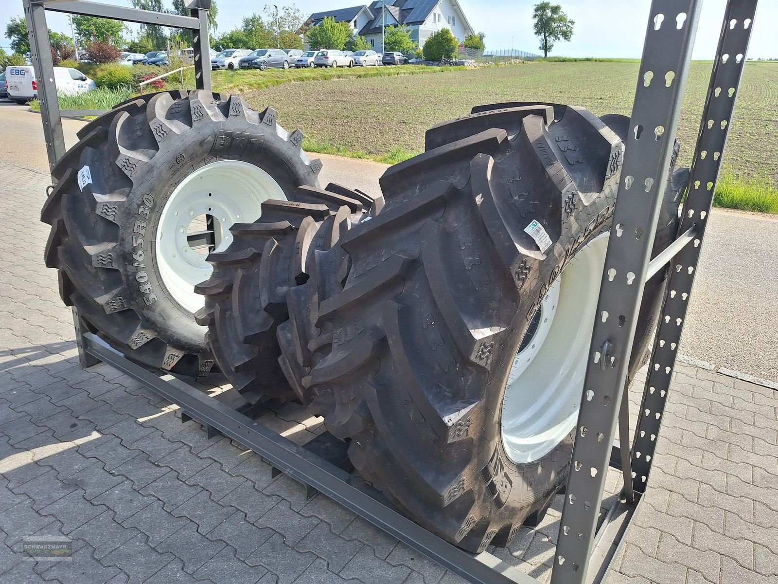 Rad des Typs BKT 540/65R30+440/65R20 Kompletträder, Neumaschine in Aurolzmünster (Bild 4)