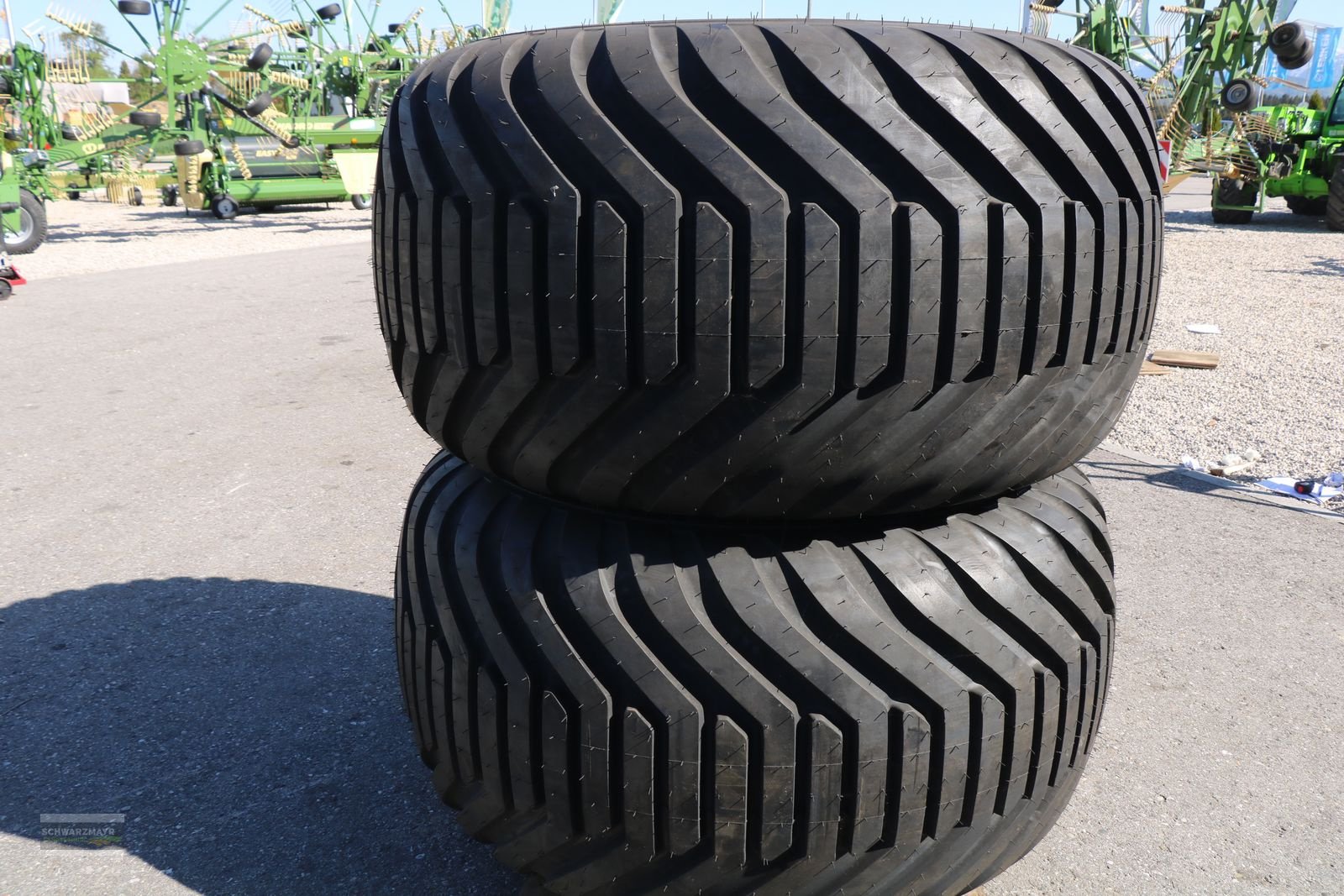 Rad des Typs BKT 700-26,5+400-22,5, Neumaschine in Gampern (Bild 4)