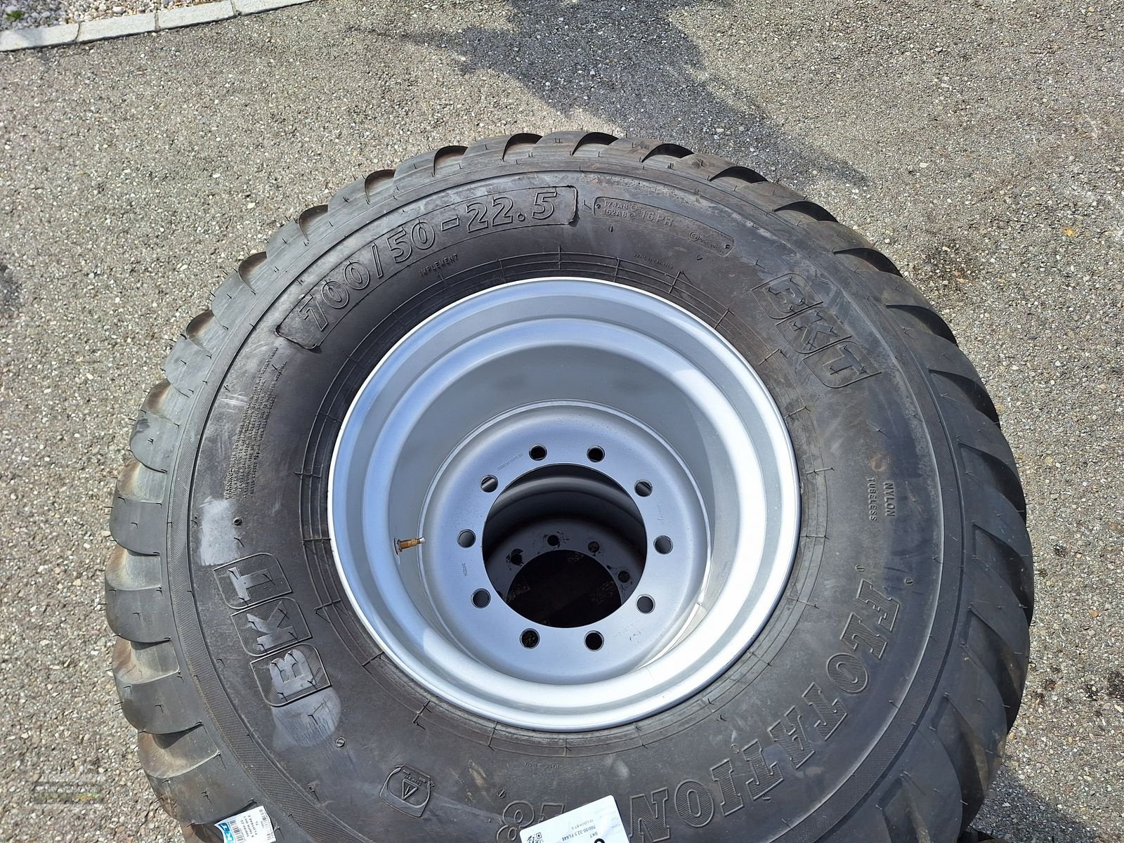 Rad des Typs BKT 700/50-22,5 FL648 ET, Neumaschine in Gampern (Bild 8)