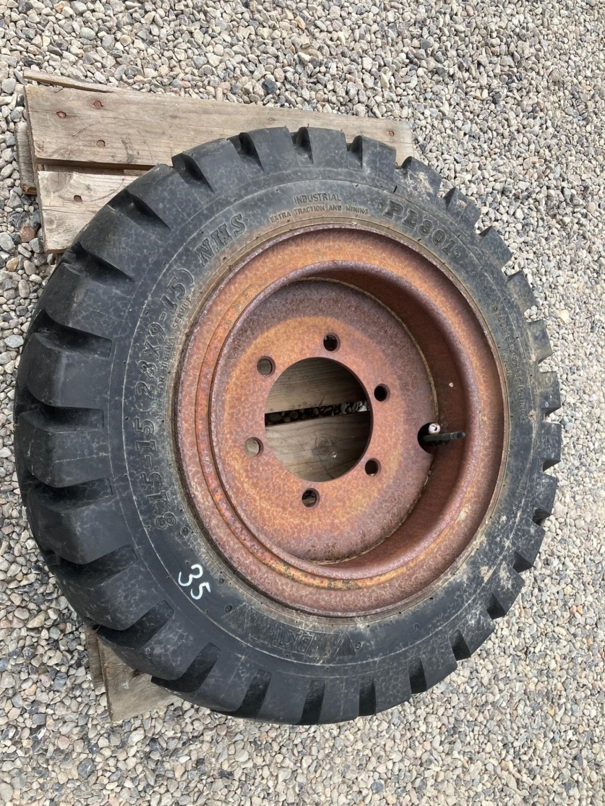 Rad des Typs BKT 8.15-15 (28X9-15), Gebrauchtmaschine in Tim (Bild 1)