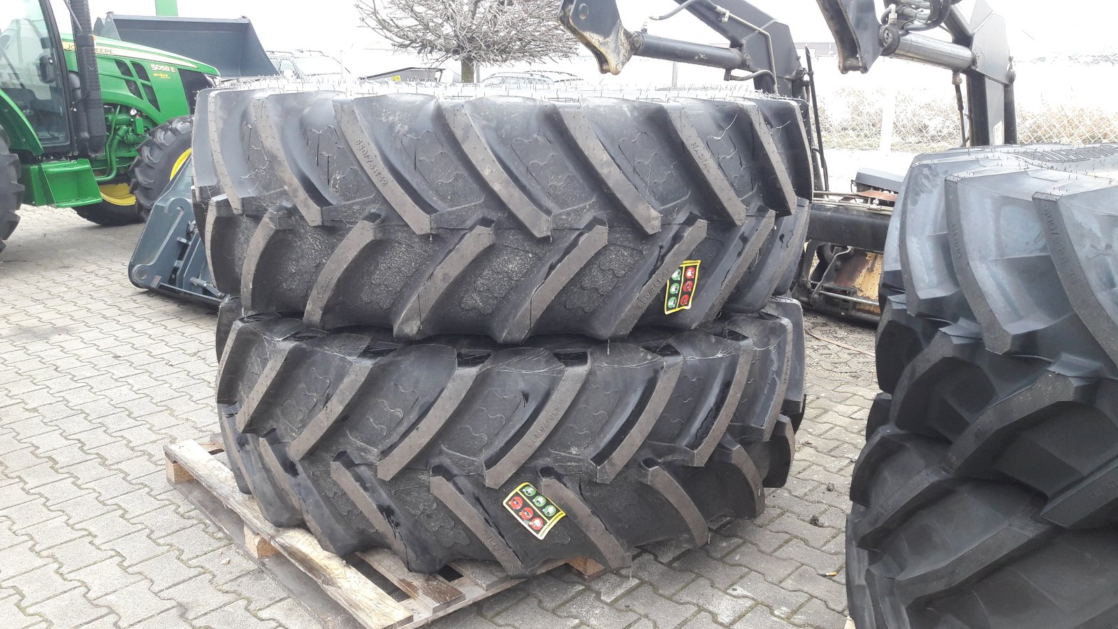 Rad des Typs BKT Agrimax RT 765, Neumaschine in Aislingen (Bild 1)