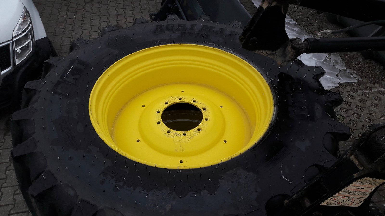Rad des Typs BKT Agrimax RT 765, Neumaschine in Aislingen (Bild 6)