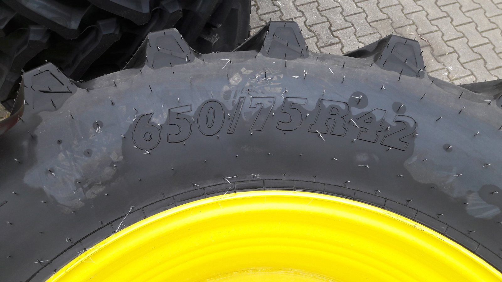 Rad des Typs BKT Agrimax RT 765, Neumaschine in Aislingen (Bild 7)