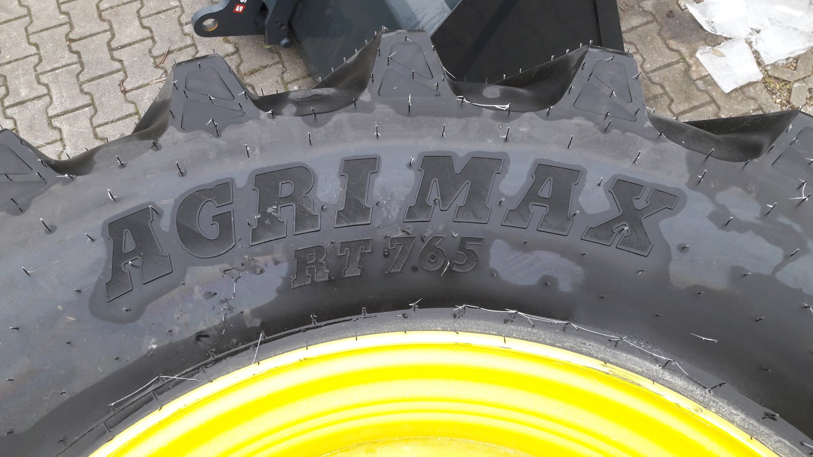 Rad des Typs BKT Agrimax RT 765, Neumaschine in Aislingen (Bild 8)