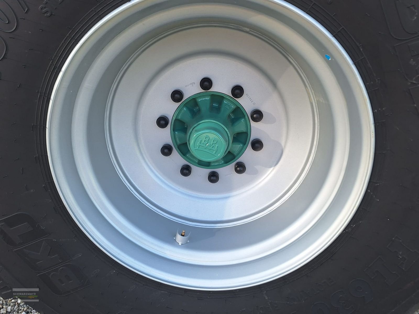 Rad van het type BKT BKT 750/60R30,5 Reifen, Neumaschine in Gampern (Foto 5)