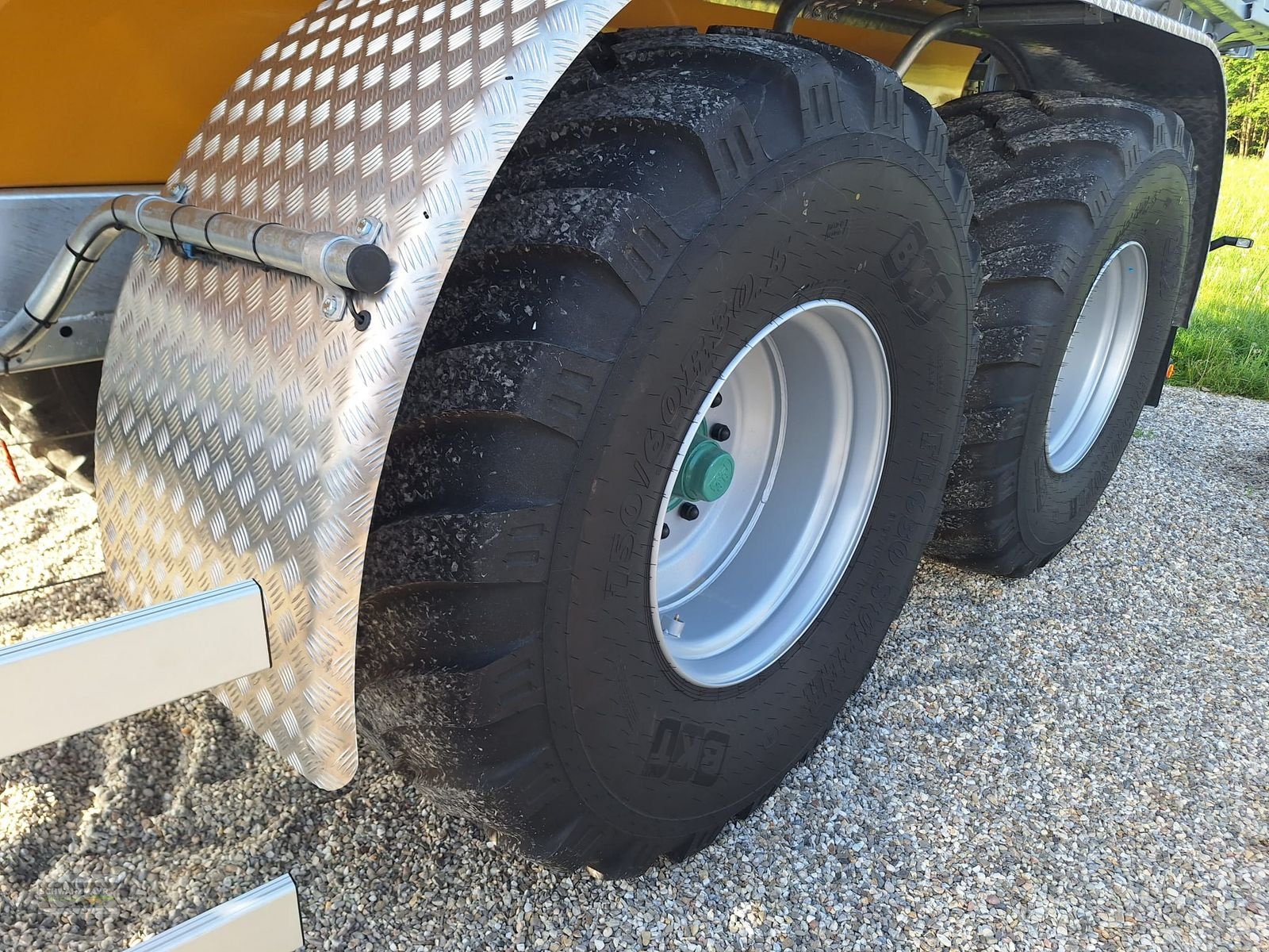 Rad van het type BKT BKT 750/60R30,5 Reifen, Neumaschine in Gampern (Foto 4)