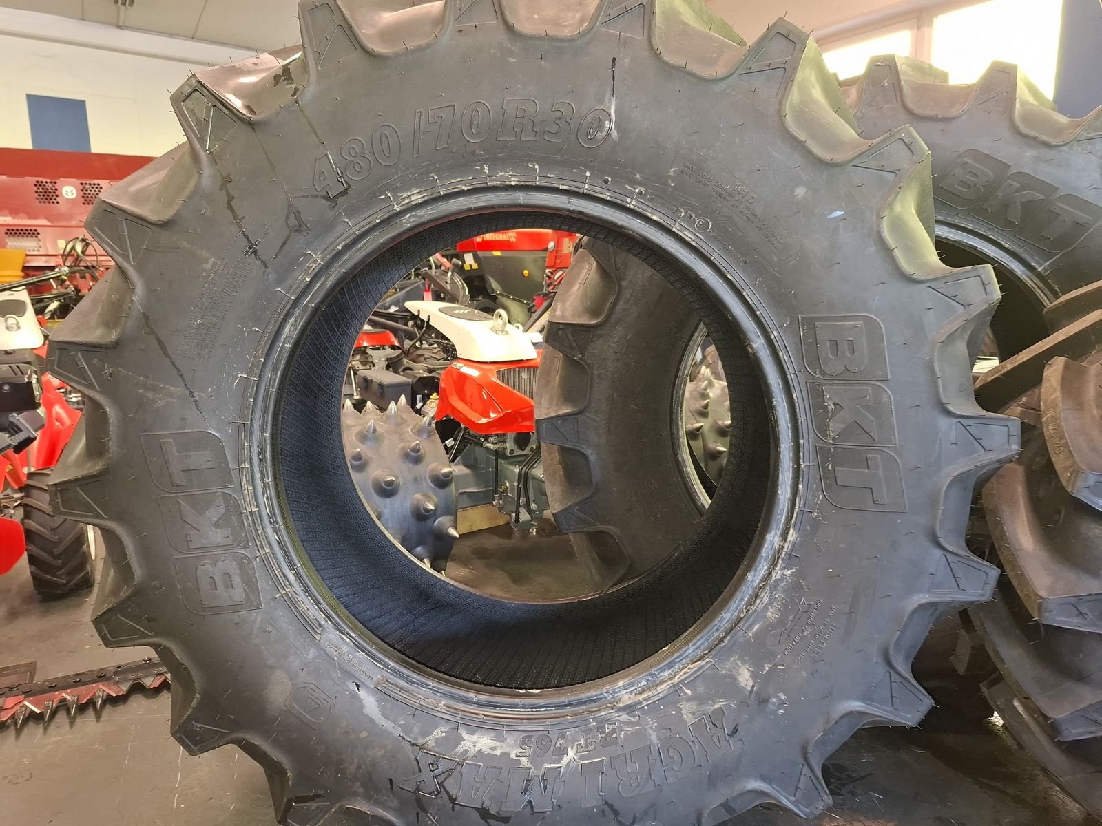 Rad des Typs BKT BKT RT 765 2x 480/70R30 2x 380/70R20, Gebrauchtmaschine in Burgkirchen (Bild 2)