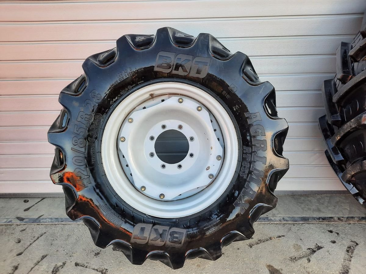 Rad typu BKT Komplettradsatz Massey Ferguson 6600,7600 DynaVT, Gebrauchtmaschine v NATTERNBACH (Obrázek 4)