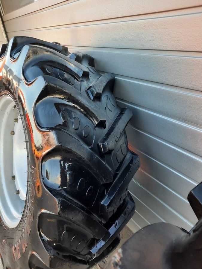 Rad typu BKT Komplettradsatz Massey Ferguson 6600,7600 DynaVT, Gebrauchtmaschine v NATTERNBACH (Obrázek 2)