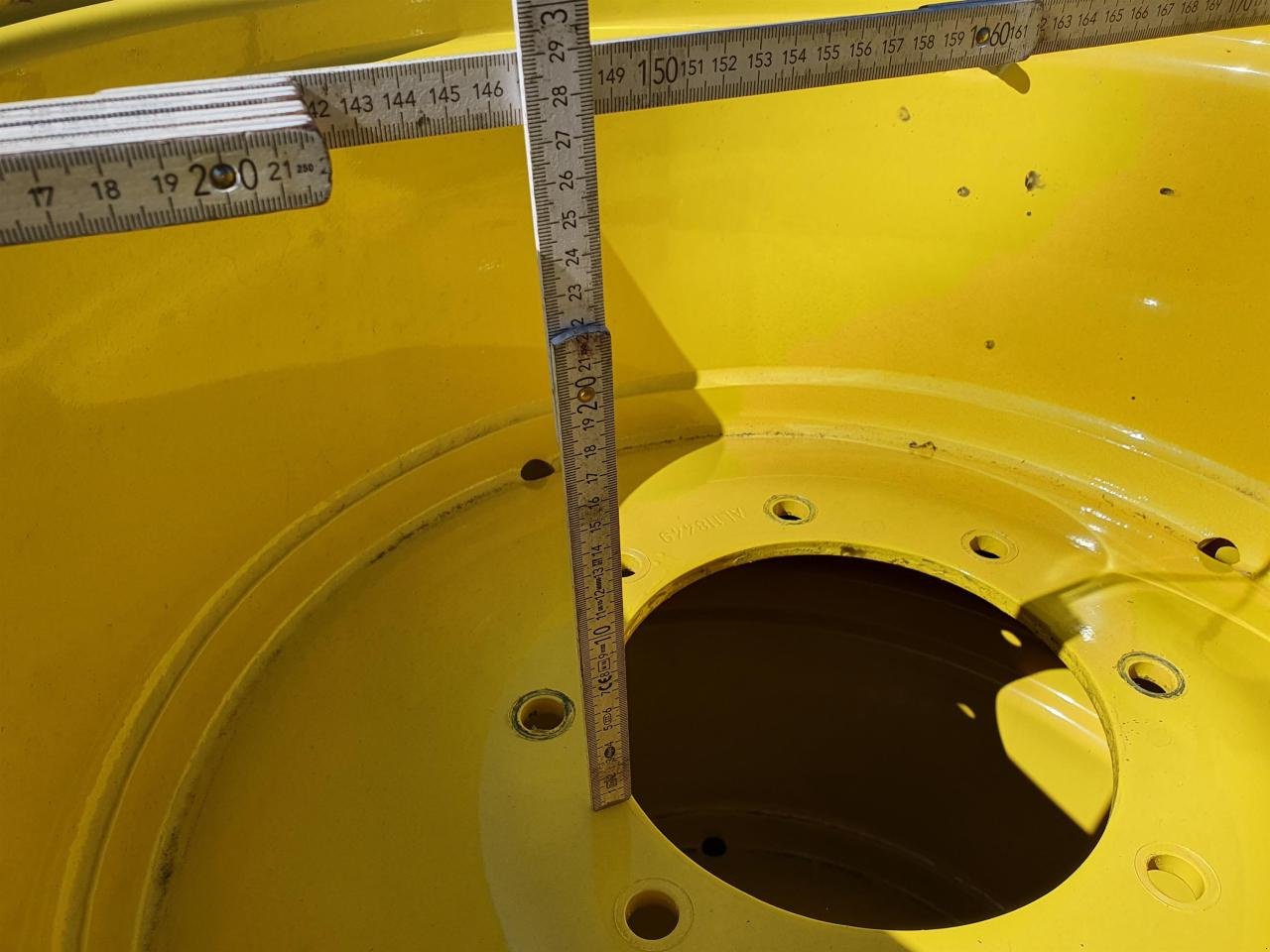 Rad des Typs Bridgestone 480/65R28 x2, Neumaschine in Niederkirchen (Bild 6)