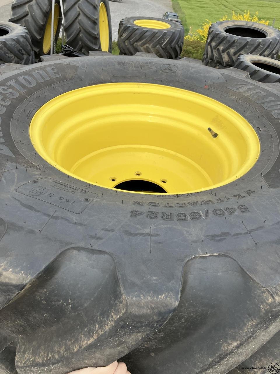 Rad of the type Bridgestone 540/65 R24 + 600/65 R38, Neumaschine in Aspach (Picture 4)