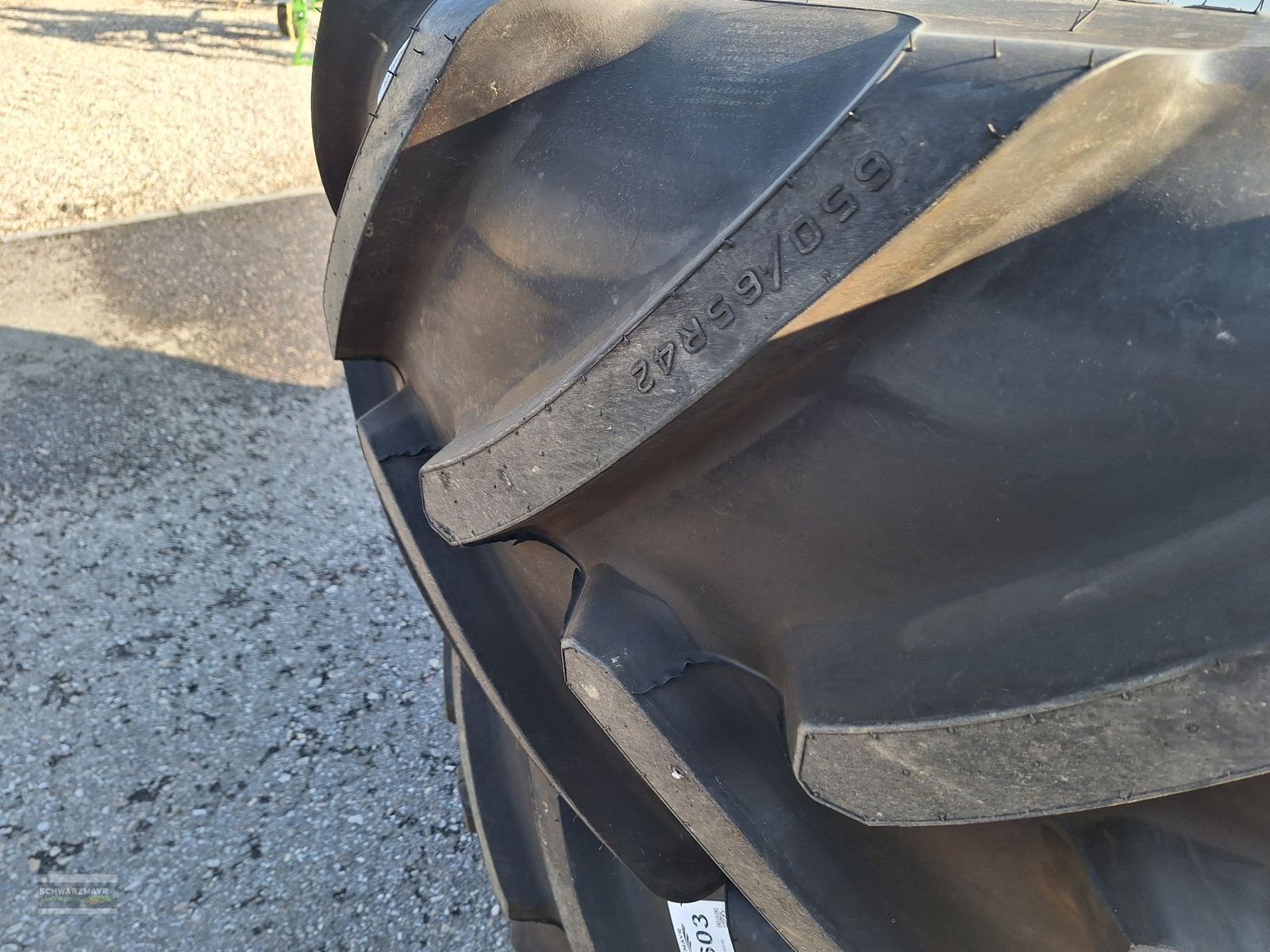 Rad des Typs Bridgestone 650/65R42+540/65R30, Neumaschine in Gampern (Bild 5)