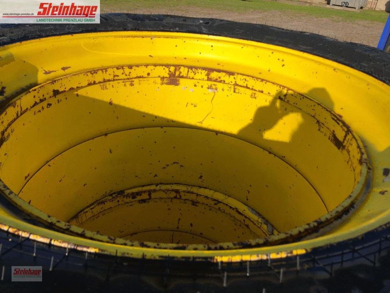 Rad des Typs Ceat 520/85R42, Neumaschine in Rollwitz (Bild 2)