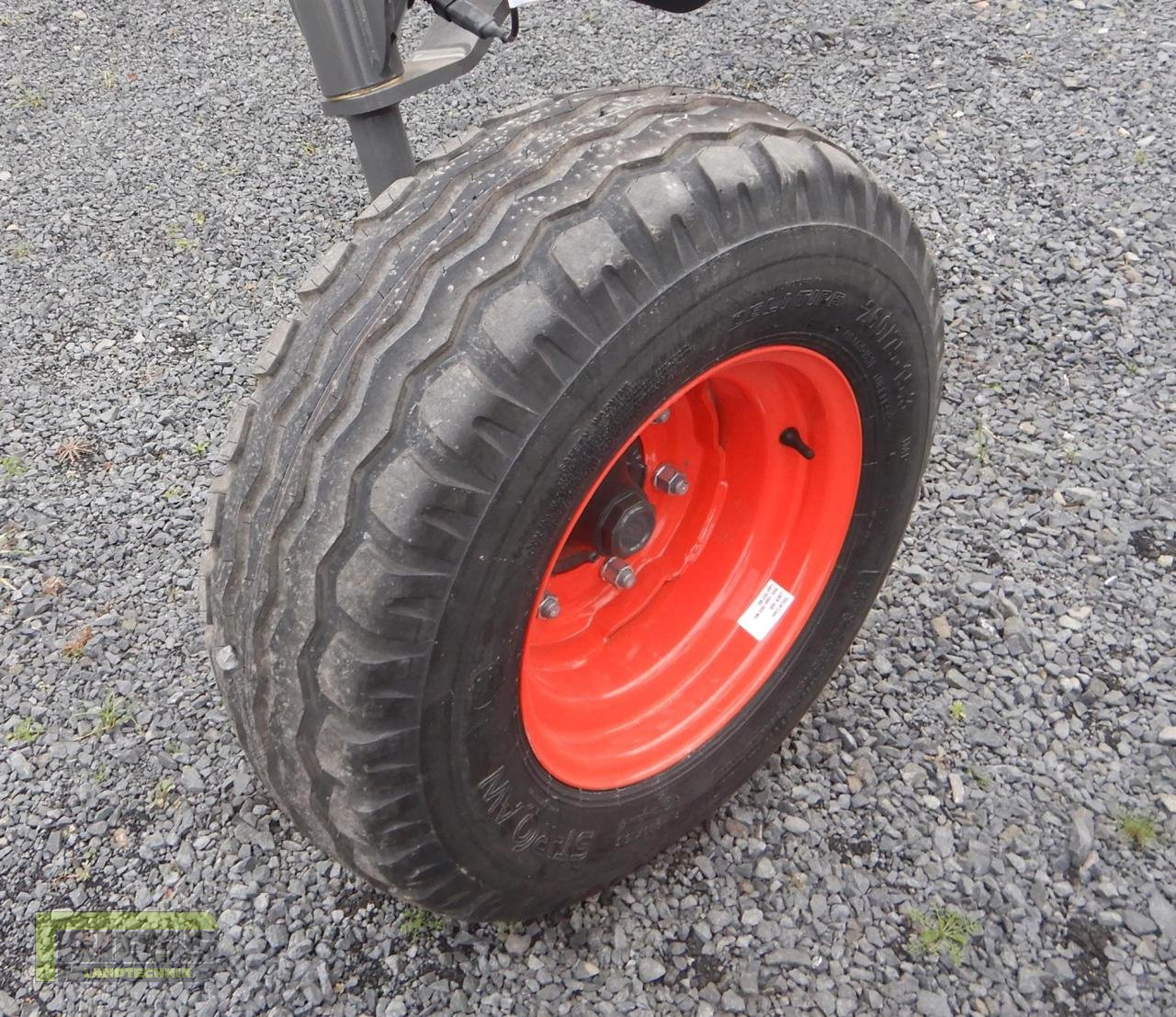 Rad от тип CLAAS 260/75-15.3  10.0/75-15.3 STARCO Kpl.-Räder, Neumaschine в Homberg/Ohm - Maulbach (Снимка 1)