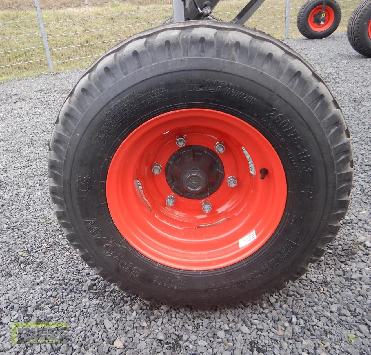 Rad от тип CLAAS 260/75-15.3  10.0/75-15.3 STARCO Kpl.-Räder, Neumaschine в Homberg/Ohm - Maulbach (Снимка 5)