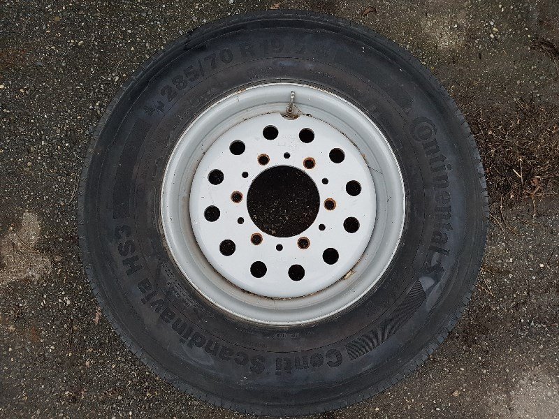 Rad des Typs Continental 285/70 R19.5 ET 80 Radsatz, Gebrauchtmaschine in Chur (Bild 1)