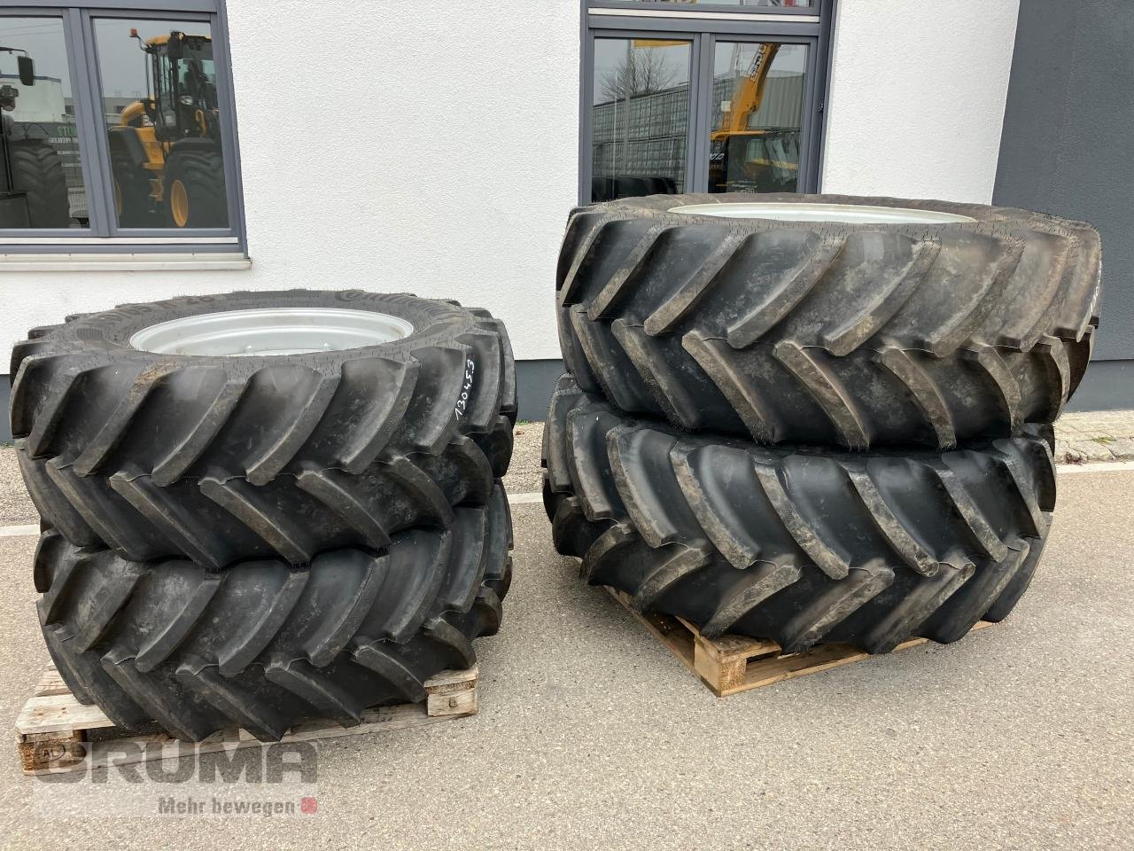 Rad des Typs Continental 480/65R28 u. 600/65R38 Tractor Master, Neumaschine in Friedberg-Derching (Bild 1)